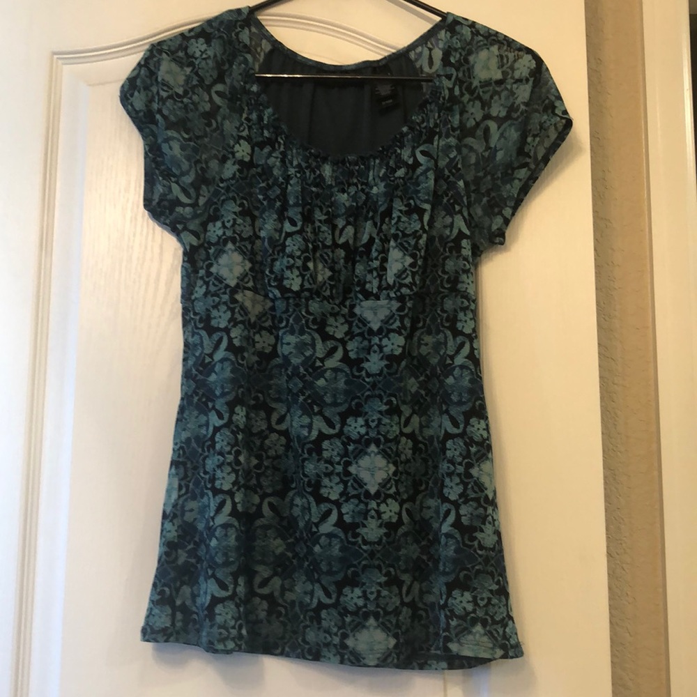 Short sleeved top